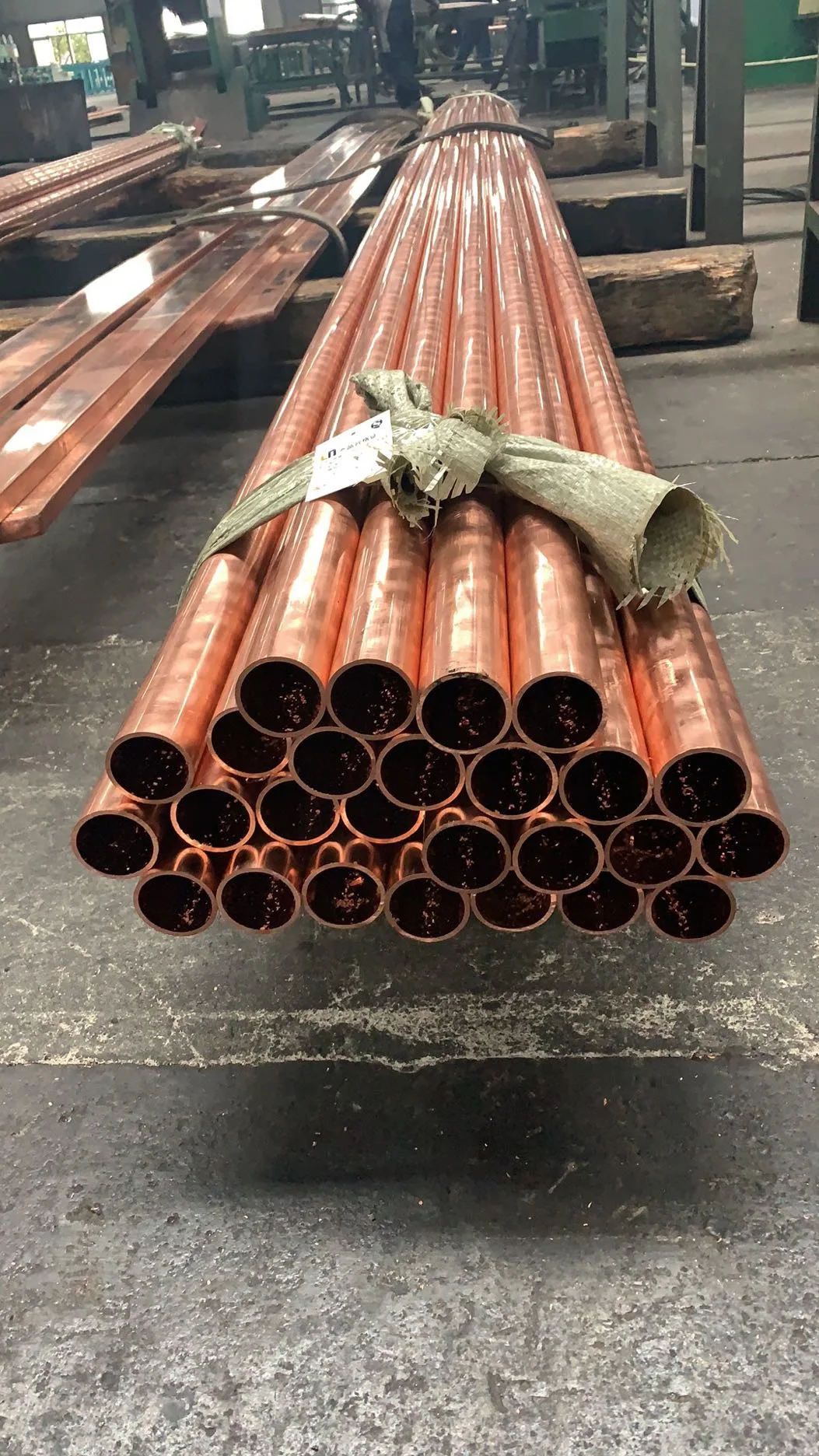 Tubo desnudo del calor C101 del cobre de cobre puro recto inconsútil retirado a frío rígido del tubo